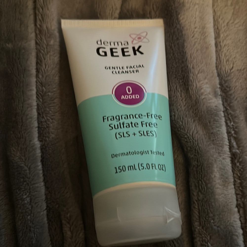 DERMA GEEK Gentle Facial Cleanser, New in box, PRICE PER ITEM